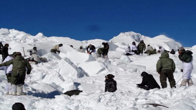 सियाचिन में हिमस्खलन, 4 सैनिक शहीद, 2 पोर्टरों की भी मौत