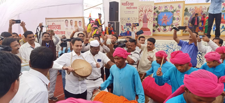 Bhariya Mahotsav: MP Nakulnath, played loudly with tribals