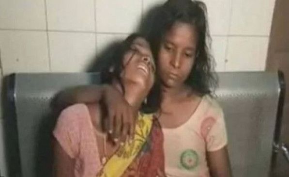 Bihar: औरंगाबाद में छठ पूजा के दौरान भगदड़, 2 बच्चों की मौत Bihar: औरंगाबाद में छठ पूजा के दौरान भगदड़, 2 बच्चों की मौत