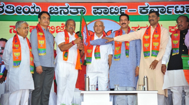 कर्नाटक: बीजेपी ने दिया कांग्रेस-जेडीएस के 13 अयोग्य विधायकों को टिकट