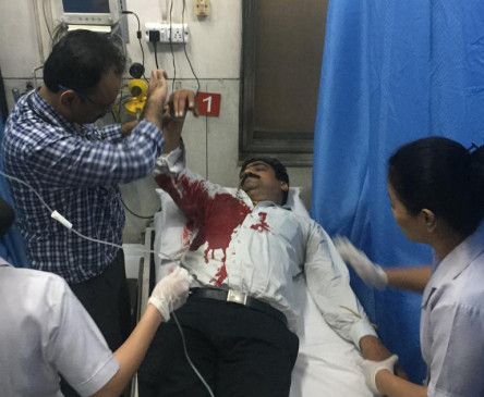  दिल्ली : तीस हजारी कोर्ट में वकील-पुलिस में मारपीट, 1 वकील को गोली लगी 