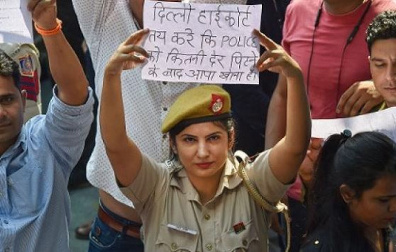 दिल्ली पुलिस को HC का बड़ा झटका, FIR दर्ज करने की अनुमति वाली याचिका खारिज दिल्ली पुलिस को HC का बड़ा झटका, FIR दर्ज करने की अनुमति वाली याचिका खारिज