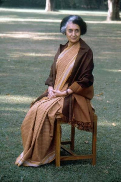 Remembering: बहुआयामी व्यक्तित्व की धनी थी इंदिरा गांधी, पिता और पति की वजह से संघर्षमय रहा जीवन Remembering: बहुआयामी व्यक्तित्व की धनी थी इंदिरा गांधी, पिता और पति की वजह से संघर्षमय रहा जीवन