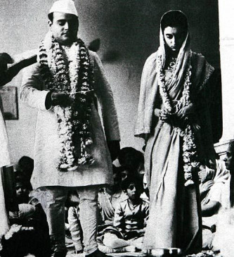 Remembering: बहुआयामी व्यक्तित्व की धनी थी इंदिरा गांधी, पिता और पति की वजह से संघर्षमय रहा जीवन Remembering: बहुआयामी व्यक्तित्व की धनी थी इंदिरा गांधी, पिता और पति की वजह से संघर्षमय रहा जीवन