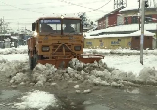 J&K: कुपवाड़ा में भारी बर्फबारी जारी, 2 जवान सहित 7 लोगों की गई जान J&K: कुपवाड़ा में भारी बर्फबारी जारी, 2 जवान सहित 7 लोगों की गई जान