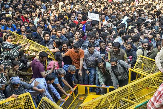 JNU: खत्म हो सकता है फीस वृद्धि मामला, आज छात्रों से मिलेगी उच्च स्तरीय समिति JNU: खत्म हो सकता है फीस वृद्धि मामला, आज छात्रों से मिलेगी उच्च स्तरीय समिति