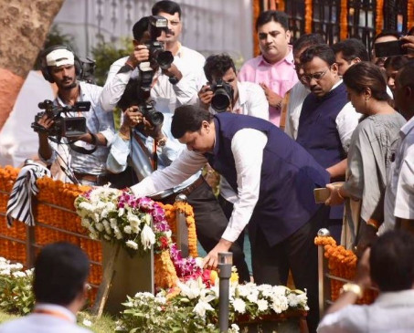 महाराष्ट्र: बालासाहब को श्रद्धांजलि देने पहुंचे फडणवीस को शिवसैनिकों ने चिढ़ाया, मैं फिर वापस आउंगा के नारे लगाए