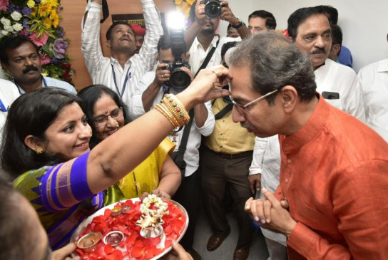 महाराष्ट्र: शिवसेना प्रमुख उद्धव ठाकरे ने संभाला CM पद का कार्यभार