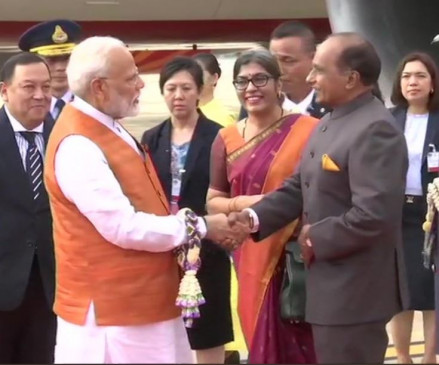 थाईलैंड पहुंचे पीएम मोदी, आसियान सम्मेलन में लेंगे हिस्सा थाईलैंड पहुंचे पीएम मोदी, आसियान सम्मेलन में लेंगे हिस्सा
