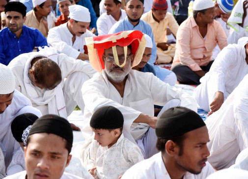 उत्तर प्रदेश: राजनीतिक दल चुनाव से पहले मुसलमानों को लुभाने में जुटे