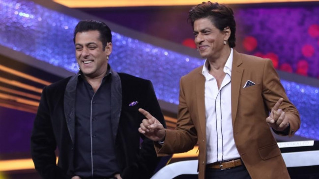 सलमान ने शाहरुख के लिए शेयर किया वीडियो, बताया उन्हें रियल हीरो सलमान ने शाहरुख के लिए शेयर किया वीडियो, बताया उन्हें रियल हीरो