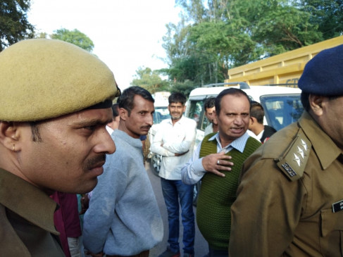 उप्र : बस-ट्रक की टक्कर में 9 लोगों की मौत, 15 घायल