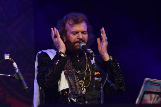 संतरानगरी में सूफियाना शाम, सांसद हंसराज हंस के गीतों ने बांधा समा संतरानगरी में सूफियाना शाम, सांसद हंसराज हंस के गीतों ने बांधा समा