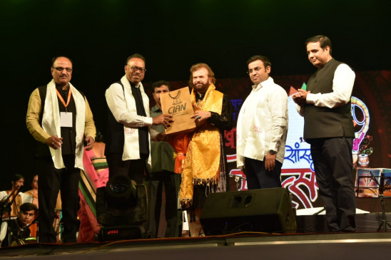 संतरानगरी में सूफियाना शाम, सांसद हंसराज हंस के गीतों ने बांधा समा संतरानगरी में सूफियाना शाम, सांसद हंसराज हंस के गीतों ने बांधा समा