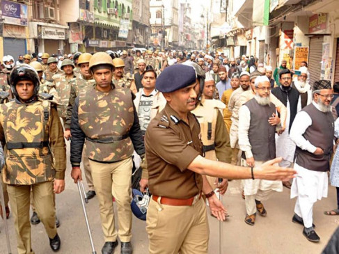 Alert: यूपी के कई शहरों में मोबाइल इंटरनेट बंद, जुमे की नमाज के बाद हिंसा की आशंका