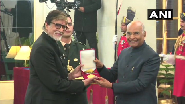 दादा साहब फाल्के अवॉर्ड से नवाजे गए अमिताभ, जीवनभर के योगदान के लिए दिया जाता है