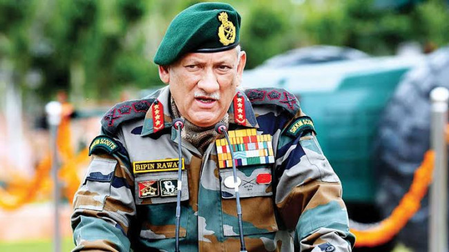 बिपिन रावत बने देश के पहले CDS, सैन्य अभियान में तीनों सेनाओं के बीच बैठाएंगे तालमेल