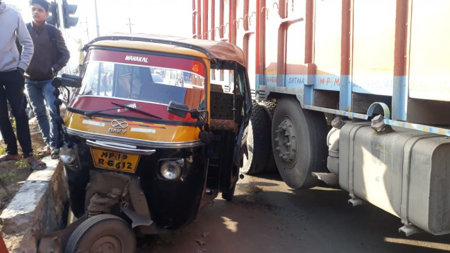 Belgaum truck rammed into a no-entry, killed auto - 6 riders narrowly escaped