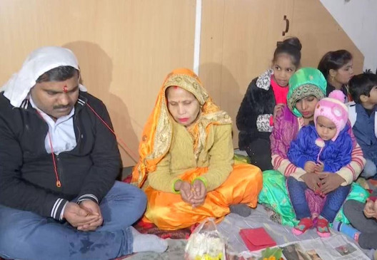 बुराडी कांड: जिस घर में एक ही परिवार के 11 लोगों ने की थी आत्महत्या, वहां आए किराएदार बुराडी कांड: जिस घर में एक ही परिवार के 11 लोगों ने की थी आत्महत्या, वहां आए किराएदार