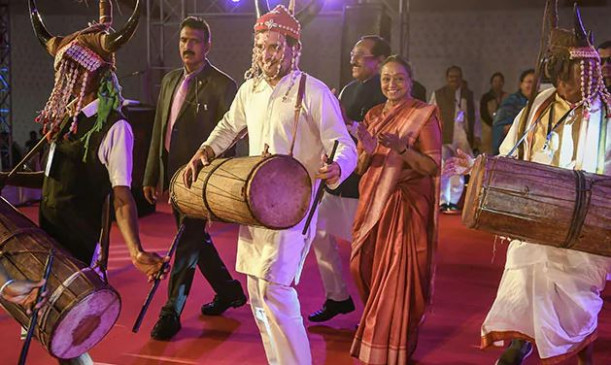 छत्तीसगढ़: राहुल ने नृत्य महोत्सव का किया उद्घाटन, आदिवासियों संग थिरके
