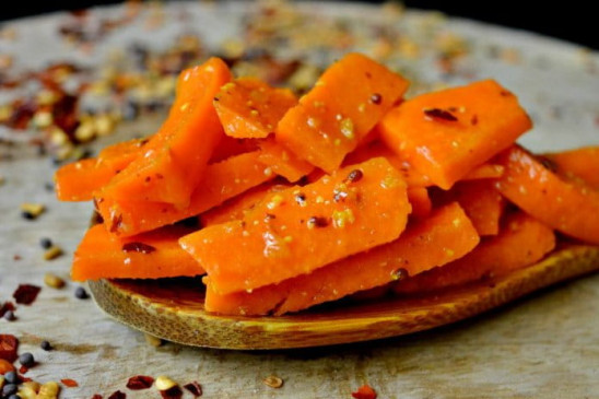 जानिए गाजर का स्वादिष्ट अचार बनाने की सरल विधि के बारे में, आप अभी