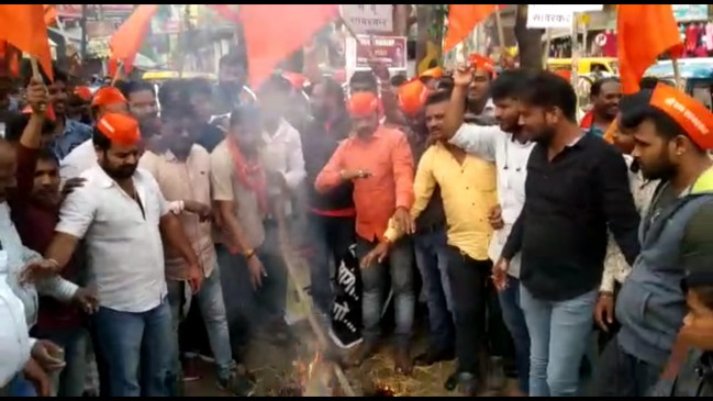 राहुल का पुतला फूंका, बजरंग दल और वीएचपी कार्यकर्ताओं ने लगाए सावरकर के नारे