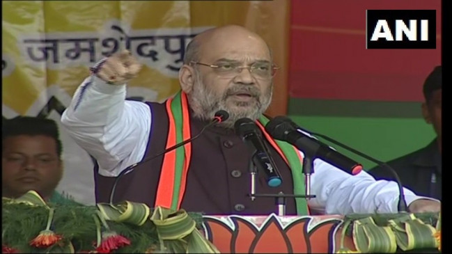 शाह ने राहुल गांधी से पूछा, क्यूं भाई घुसपैठिए आपके चचेरे भाई लगते हैं क्या? शाह ने राहुल गांधी से पूछा, क्यूं भाई घुसपैठिए आपके चचेरे भाई लगते हैं क्या?