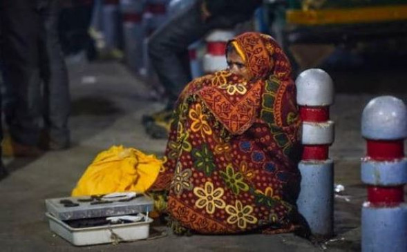 ठंड में ठिठुरा उत्तर भारत, राहत मिलने के आसार नहीं, यूपी में 59 लोगों की मौत ठंड में ठिठुरा उत्तर भारत, राहत मिलने के आसार नहीं, यूपी में 59 लोगों की मौत