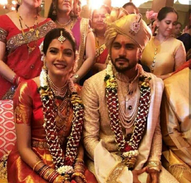 किक्रेटर मनीष पांडे ने एक्ट्रेस अश्रिता से रचाई शादी, रोहित शर्मा ने ऐसे दी बधाई किक्रेटर मनीष पांडे ने एक्ट्रेस अश्रिता से रचाई शादी, रोहित शर्मा ने ऐसे दी बधाई