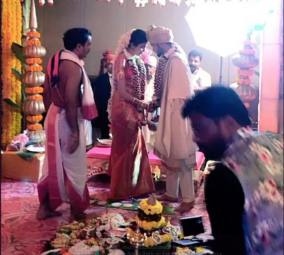 किक्रेटर मनीष पांडे ने एक्ट्रेस अश्रिता से रचाई शादी, रोहित शर्मा ने ऐसे दी बधाई किक्रेटर मनीष पांडे ने एक्ट्रेस अश्रिता से रचाई शादी, रोहित शर्मा ने ऐसे दी बधाई