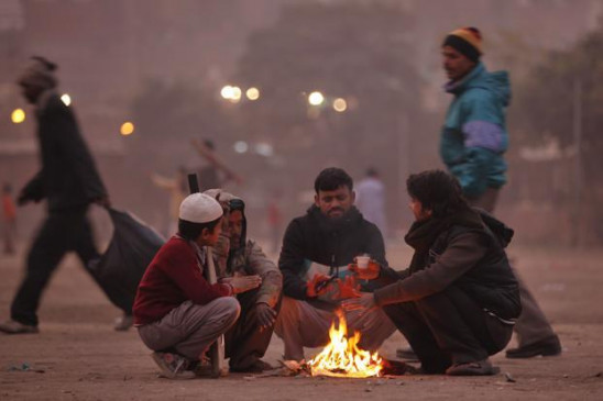पश्चिमी विक्षोभ की वजह से ठिठुर रहा उत्तर भारत, नए साल में भी कंपकंपाएगी सर्दी