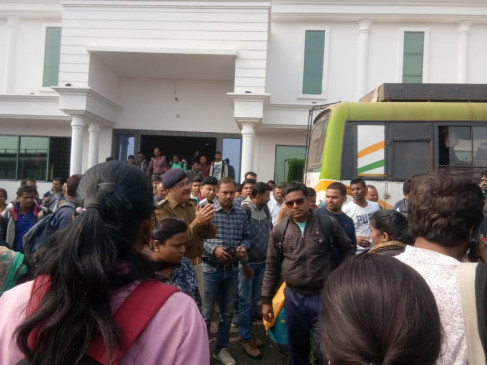 Police chased guest scholars, demanding regularization, to be held in Bhopal