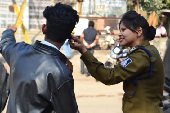 Police key in the ears of those hovering around the College