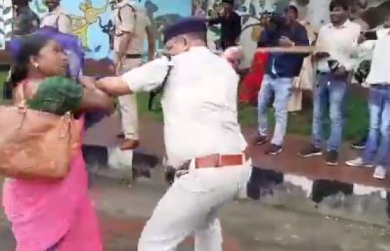 Fake News: झारखंड का पुराना वीडियो CAB प्रदर्शन के दौरान पुलिस लाठीचार्ज बताकर वायरल