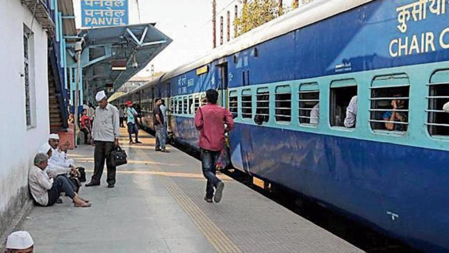 नए साल पर रेलवे का यात्रियों को झटका, बढ़ाया किराया