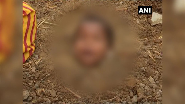 अंधविश्वास: सूर्यग्रहण के दौरान बच्चों को गले तक रेत में गाड़ा, कलबुर्गी जिले की घटना