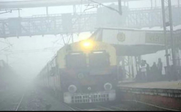 उत्तर भारत में छाया घना कोहरा, दिल्ली आने वाली ट्रेनें लेट