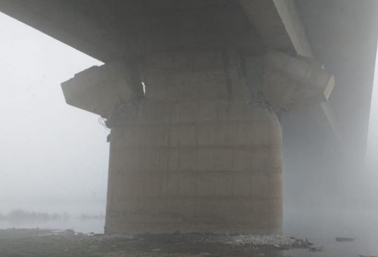 UP: चंदौली के कर्मनाशा ब्रिज में पड़ी दरारें, सुरक्षा के लिए रोका गया यातयात