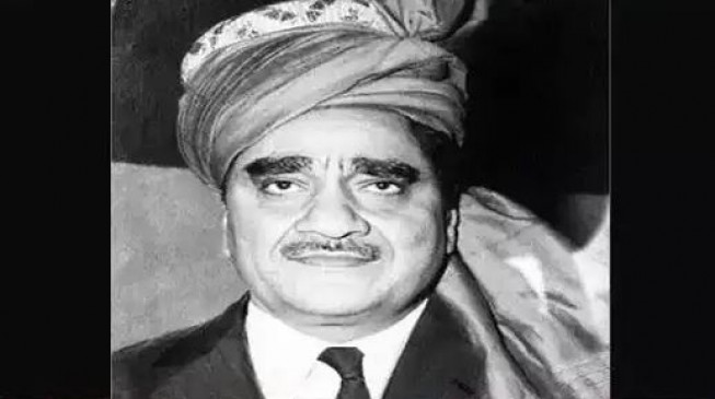 स्टोरी: जानें कौन है करीम लाला? जिससे मिलने के लिए मुंबई आती थीं इंदिरा गांधी स्टोरी: जानें कौन है करीम लाला? जिससे मिलने के लिए मुंबई आती थीं इंदिरा गांधी