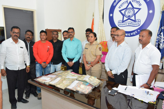 चलन से बाहर हुए पुराने नोट बदलवाने आए तीन धराए, 26 लाख जब्त चलन से बाहर हुए पुराने नोट बदलवाने आए तीन धराए, 26 लाख जब्त
