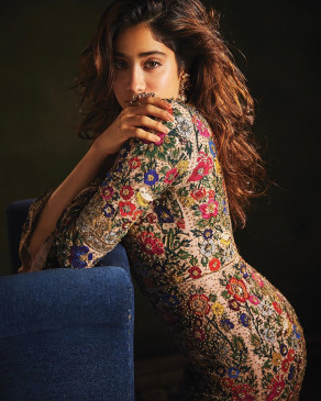 Photoshoot: जाहन्वी कपूर को इन फोटोज को देख आप कहेंगे Bold & Beautiful Photoshoot: जाहन्वी कपूर को इन फोटोज को देख आप कहेंगे Bold & Beautiful