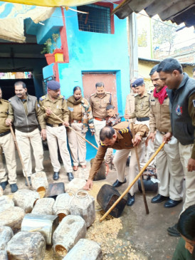 Accused involved in illegal liquor trade arrested, 60 liters of raw liquor confiscated