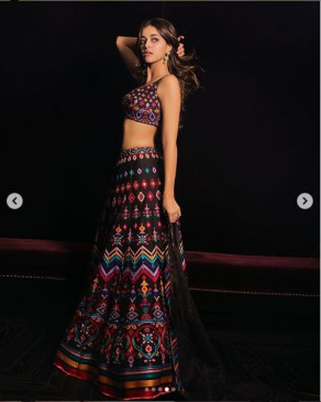 Gorgeous: लाइट मेकअप और डीप नेक चोली में हॉट लग रहीं अनन्या, दिल लूट लेगा उनका ये देसी अवतार Gorgeous: लाइट मेकअप और डीप नेक चोली में हॉट लग रहीं अनन्या, दिल लूट लेगा उनका ये देसी अवतार