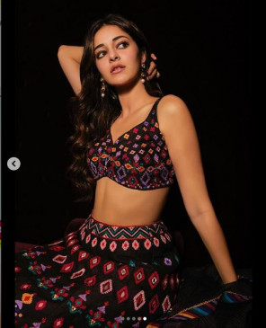 Gorgeous: लाइट मेकअप और डीप नेक चोली में हॉट लग रहीं अनन्या, दिल लूट लेगा उनका ये देसी अवतार Gorgeous: लाइट मेकअप और डीप नेक चोली में हॉट लग रहीं अनन्या, दिल लूट लेगा उनका ये देसी अवतार