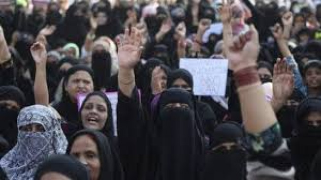 CAA : Protest of women in Mumbai continues for third day