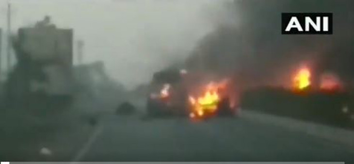 Accident: सूरत में सिलेंडर से भरे ट्रक में ब्लास्ट, बच्चों के जान पर बनी