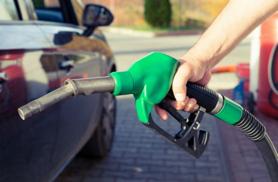 Fuel Price: पेट्रोल- डीजल की कीमत में गिरावट जारी, जानें आज के दाम