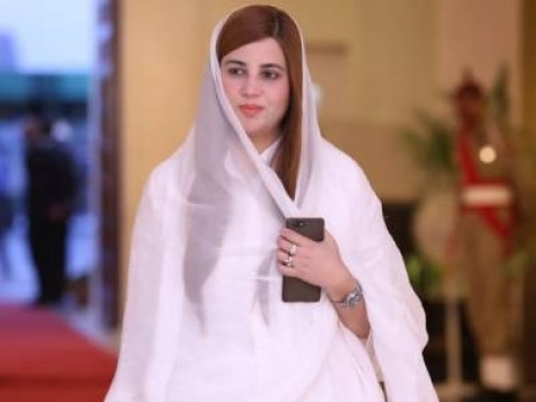 Pakistan minister Imrans killer smile convinces