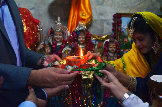 Pakistans Hindu community urges India to remove visa barriers