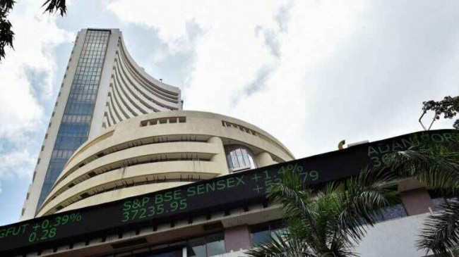 Closing Bell: सेंसेक्स 230 अंक बढ़कर बंद, निफ्टी 12100 के पार